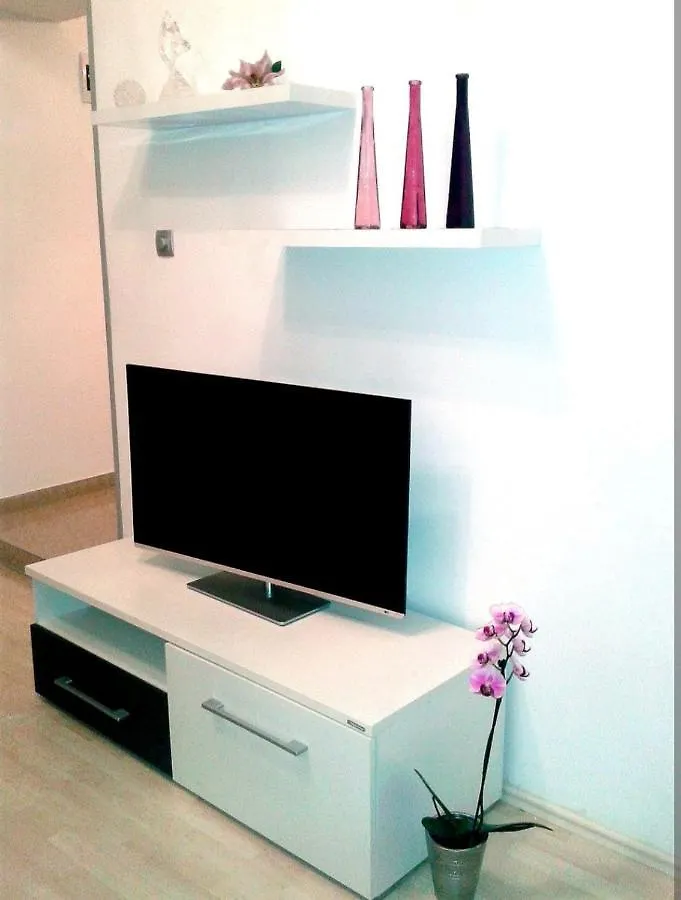 Apartment Ory Near The City Center With Free Parking Pula