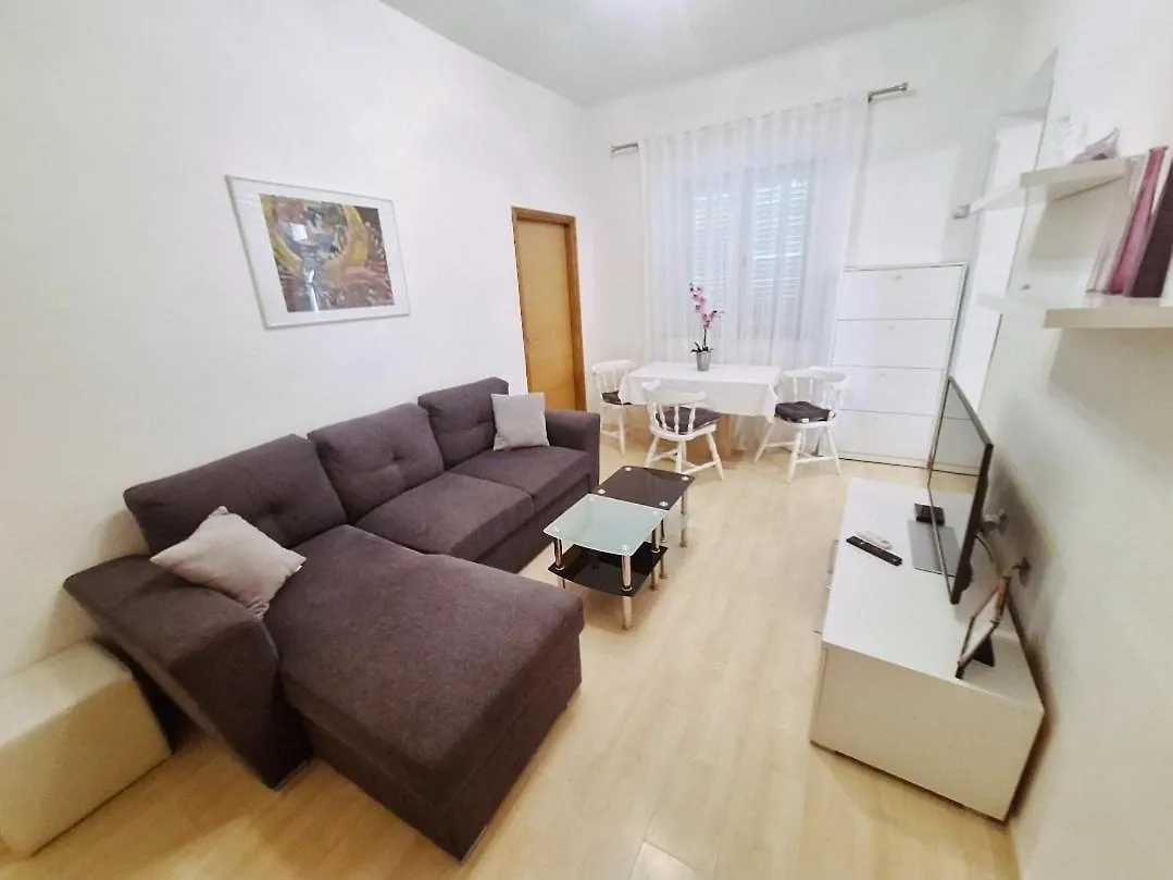 Apartment Ory Near The City Center With Free Parking Pula